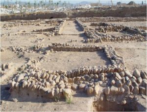 Muros de cantos rodados pertenecientes al arrabal de Šaqunda (Convenio GMU-UCO).